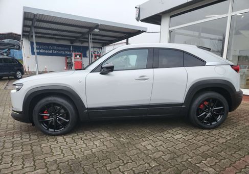 Mazda MX-30, 2023 3