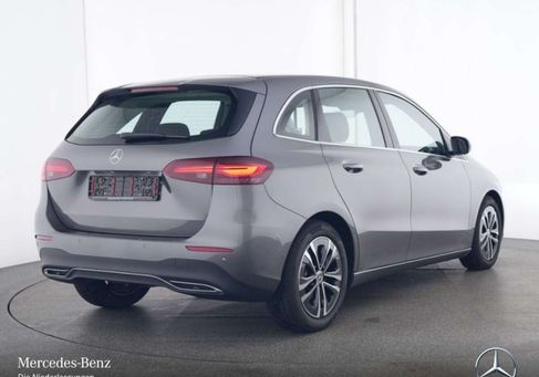 Mercedes-Benz B 180, 2025