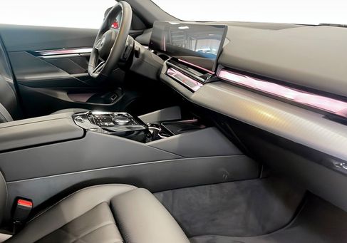 BMW 530, 2026 3