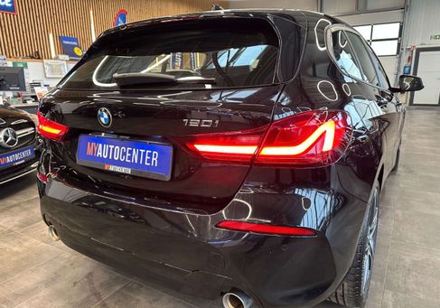 BMW 120, 2021
