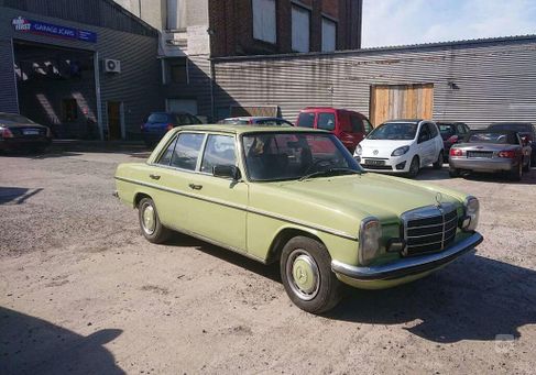 Mercedes-Benz 200, 1975