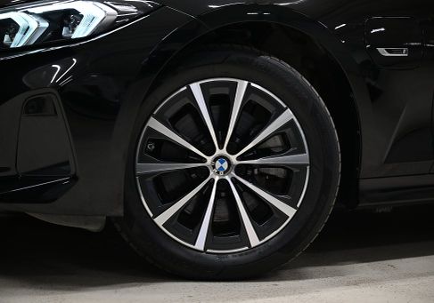 BMW 330, 2023