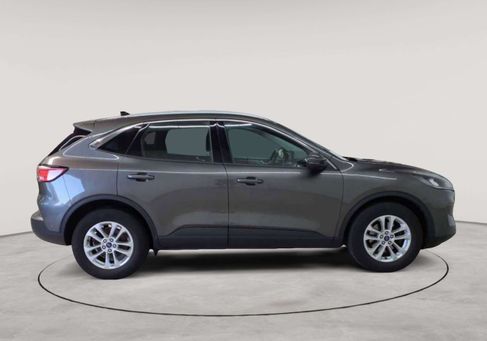 Ford Kuga, 2022