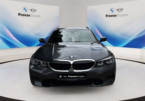 BMW 318, 2022