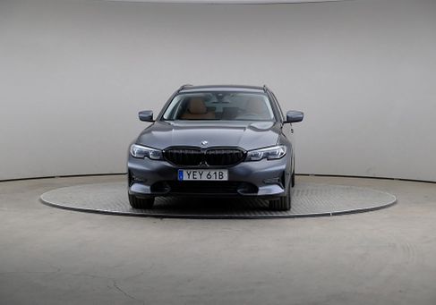 BMW 330, 2021