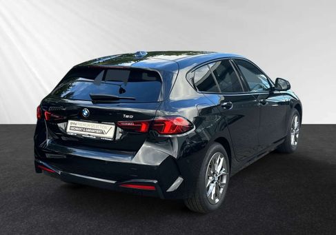 BMW 120, 2025 3