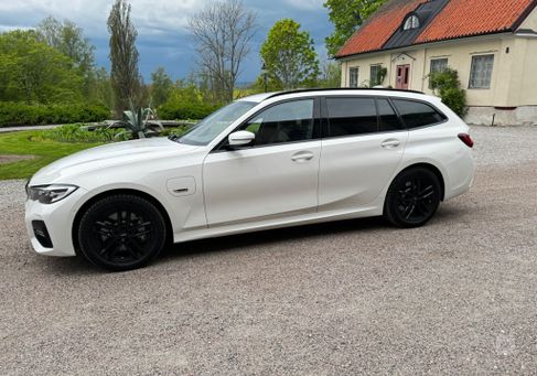 BMW 330, 2022