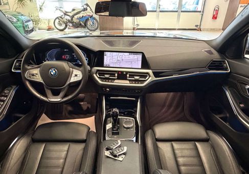 BMW 330, 2022