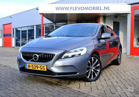 Volvo V40, 2020