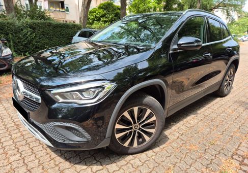 Mercedes-Benz GLA 200, 2022
