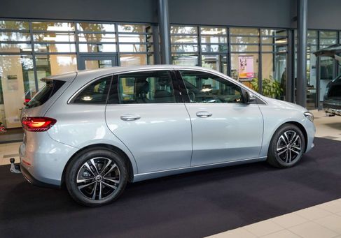 Mercedes-Benz B 200, 2024