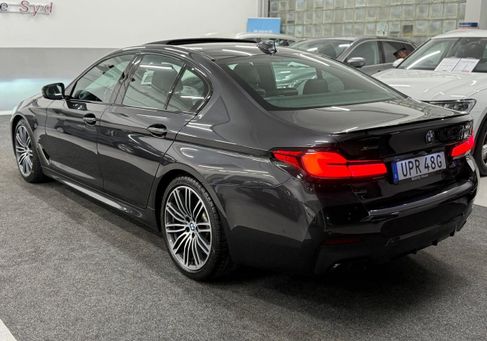 BMW M550, 2021