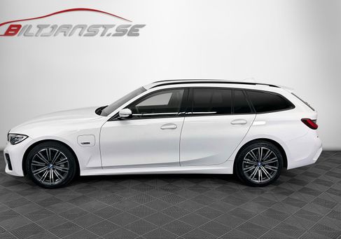 BMW 330, 2022