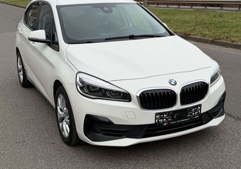 BMW 216, 2020