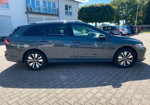 Volkswagen Golf, 2024