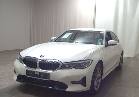 BMW 330, 2020