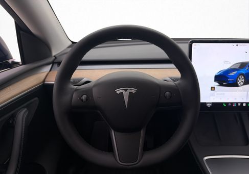 Tesla Model Y, 2023 3