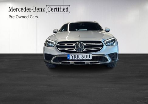 Mercedes-Benz E 220, 2022 3