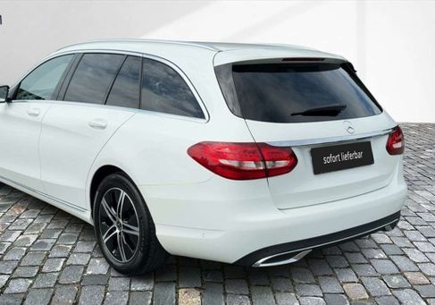 Mercedes-Benz 220, 2019