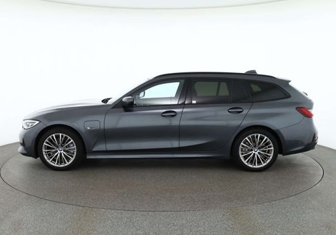 BMW 320, 2022