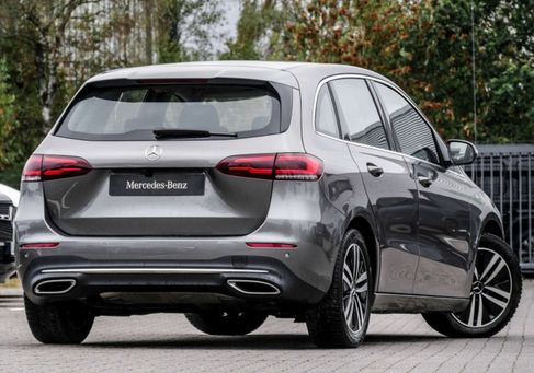 Mercedes-Benz B 200, 2022