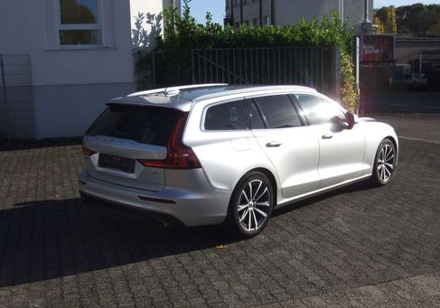 Volvo V60, 2022