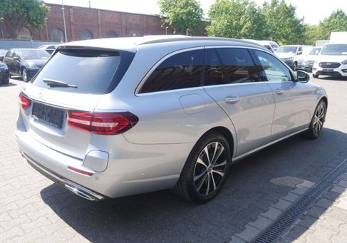 Mercedes-Benz E 300, 2022 3