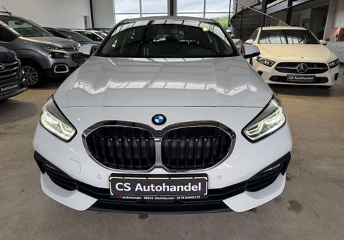 BMW 118, 2022