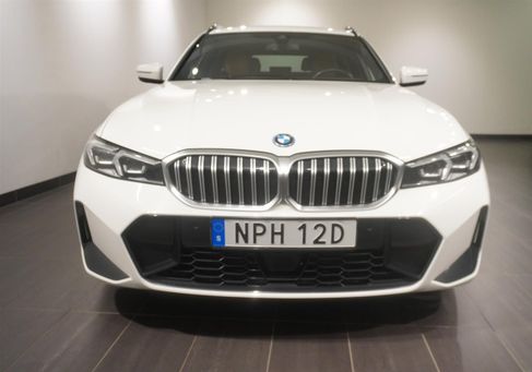 BMW 330, 2025