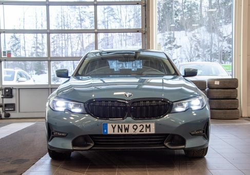 BMW 330, 2021