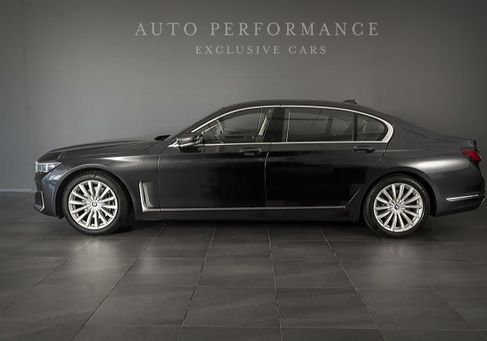 BMW 730, 2020