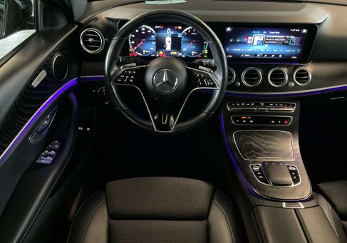 Mercedes-Benz E 300, 2022 3