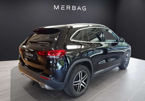 Mercedes-Benz GLA 200, 2022