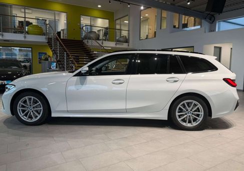 BMW 330, 2020
