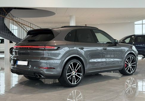 Porsche Cayenne, 2025