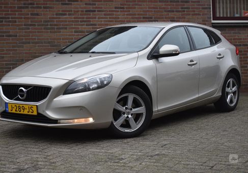 Volvo V40, 2016