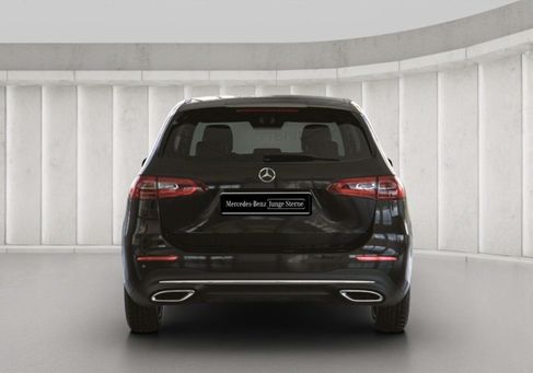 Mercedes-Benz B 180, 2022