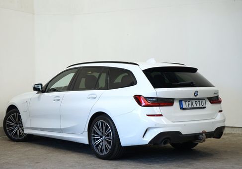 BMW 330, 2021