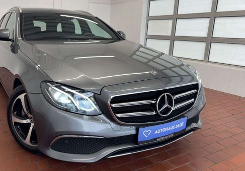 Mercedes-Benz 220, 2020
