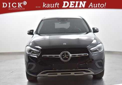 Mercedes-Benz GLA 200, 2022