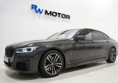 BMW 750, 2021