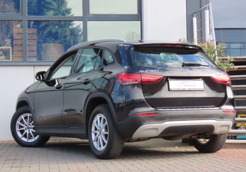 Mercedes-Benz GLA 180, 2021