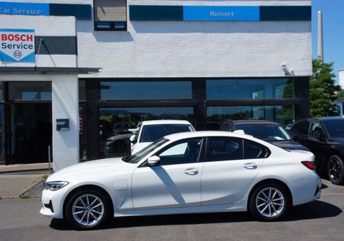 BMW 330, 2021