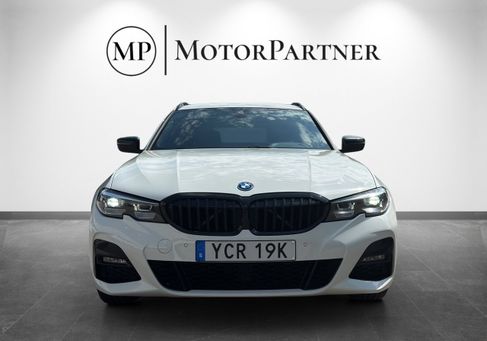 BMW 330, 2022