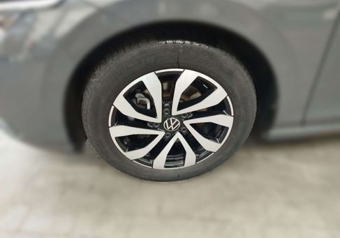 Volkswagen Golf, 2022