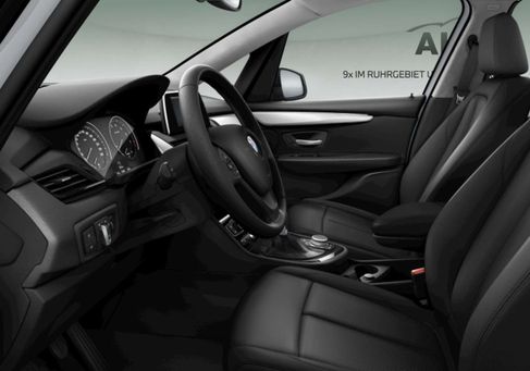 BMW 216, 2020