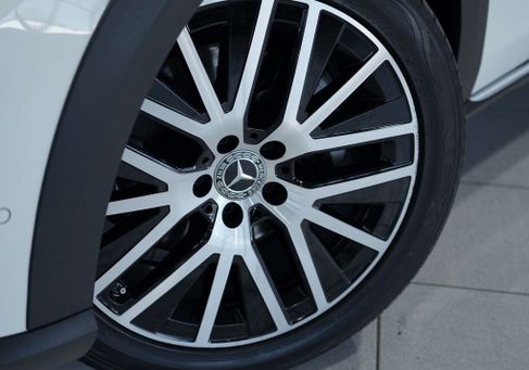 Mercedes-Benz E 220, 2019 3