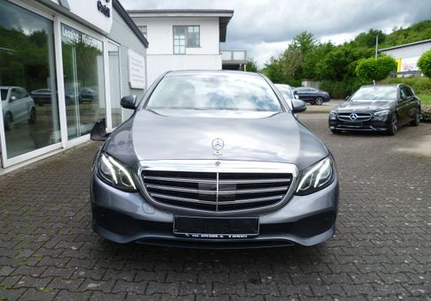 Mercedes-Benz E 200, 2019 3