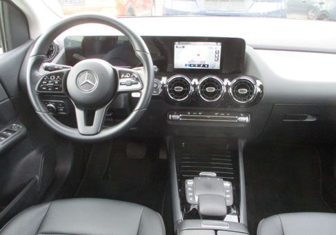 Mercedes-Benz B 180, 2022 3