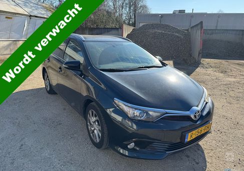 Toyota Auris, 2015